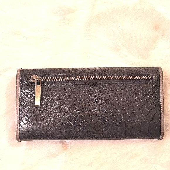 Black Leather Piton Embossed Wallet with Button Closure - Picture 3 of 8